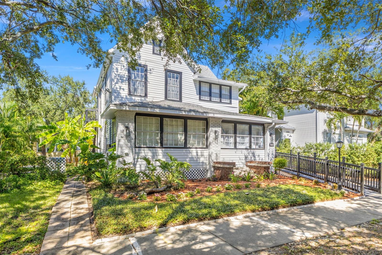 Image 2 of 72 For 609 Azeele Street