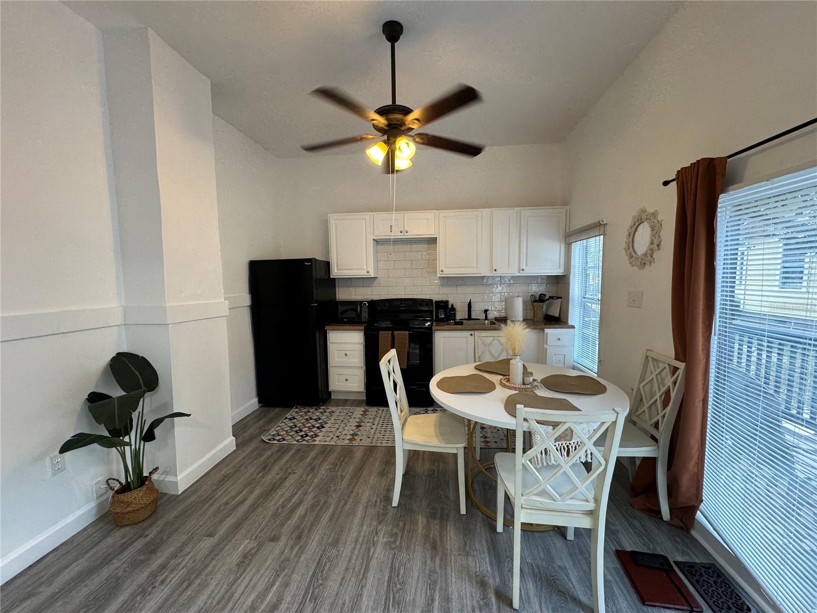 Image 24 of 72 For 609 Azeele Street