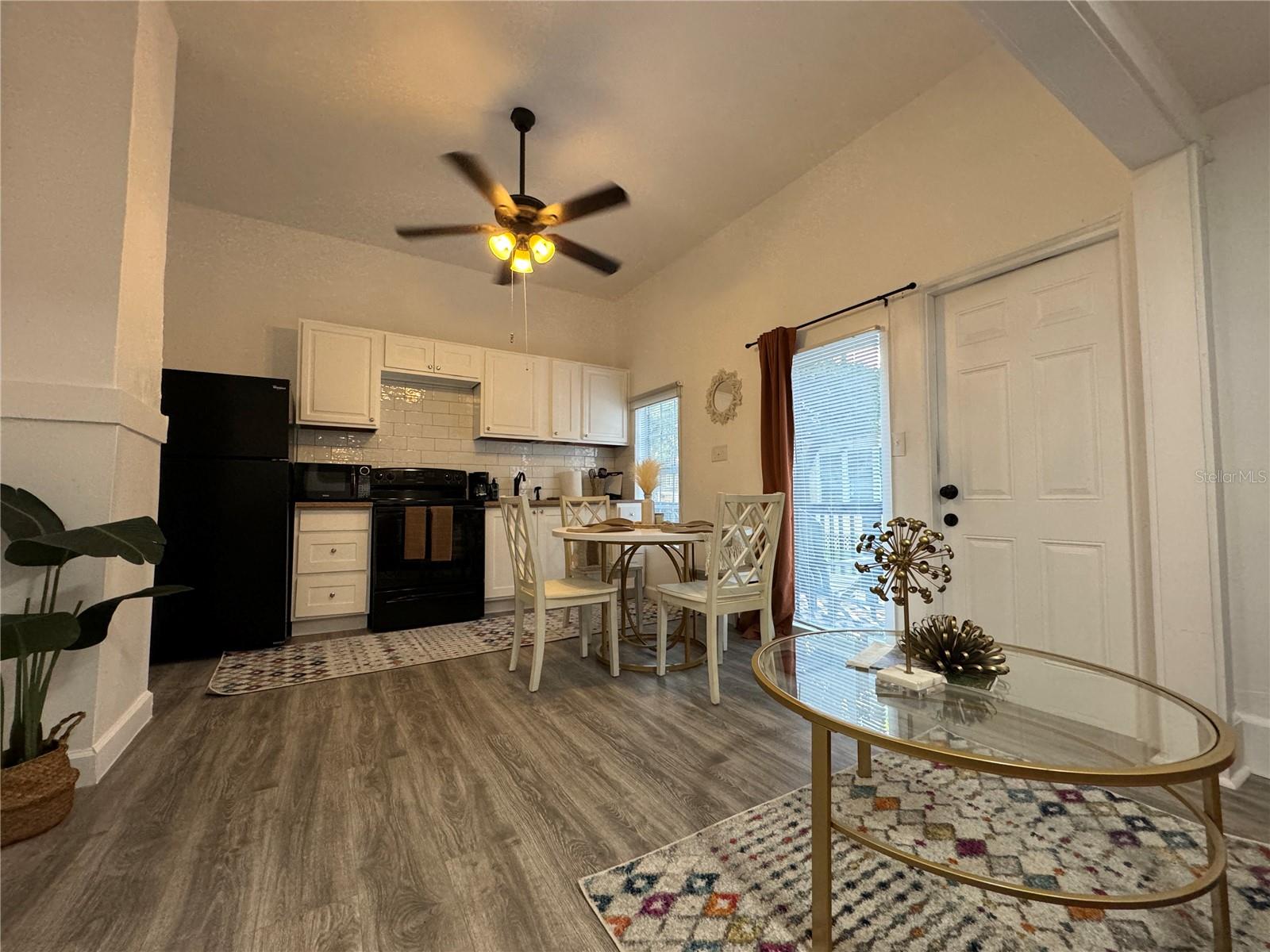 Image 27 of 72 For 609 Azeele Street