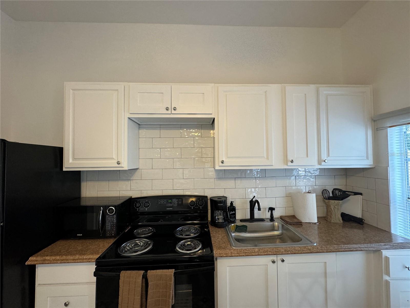 Image 29 of 72 For 609 Azeele Street