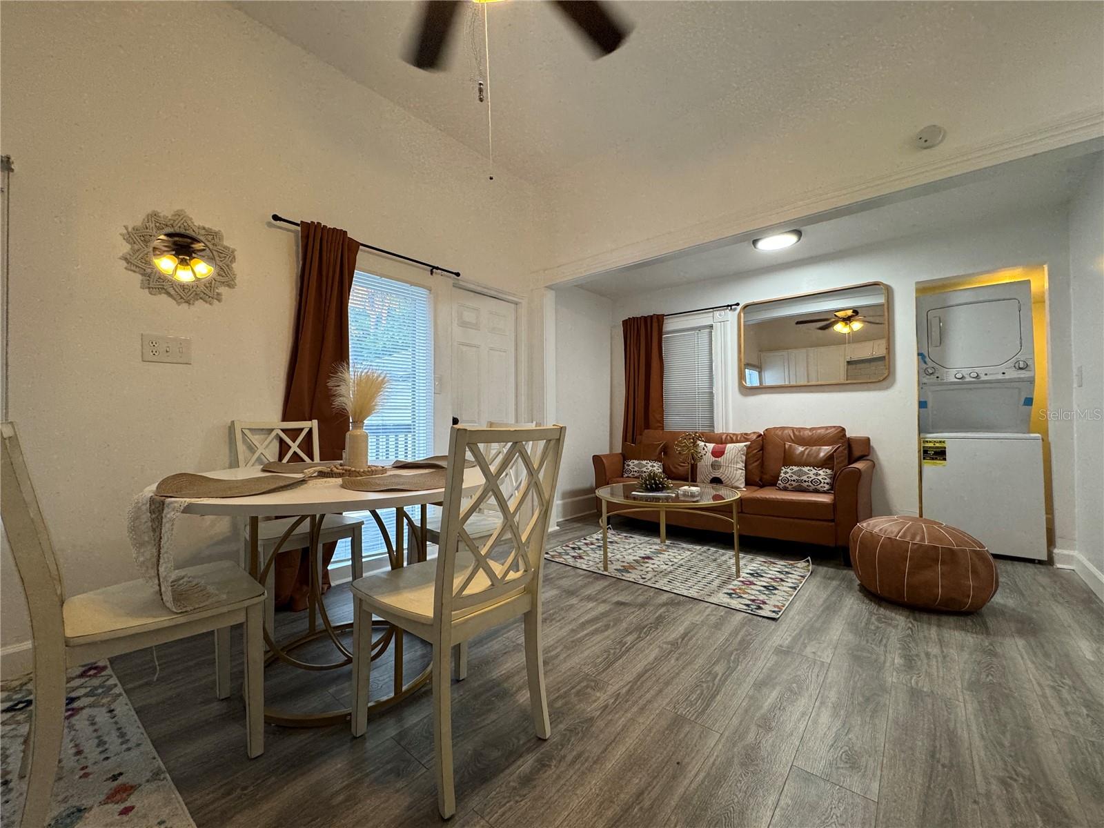 Image 33 of 72 For 609 Azeele Street