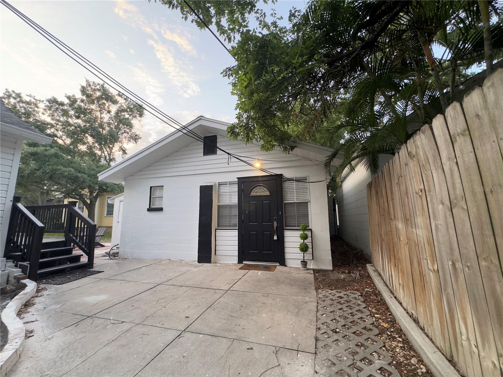 Image 38 of 72 For 609 Azeele Street