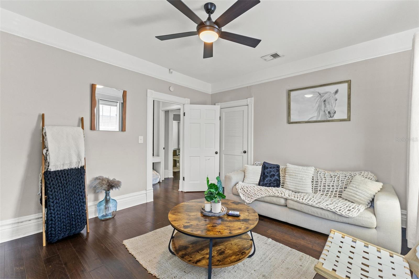 Image 4 of 72 For 609 Azeele Street