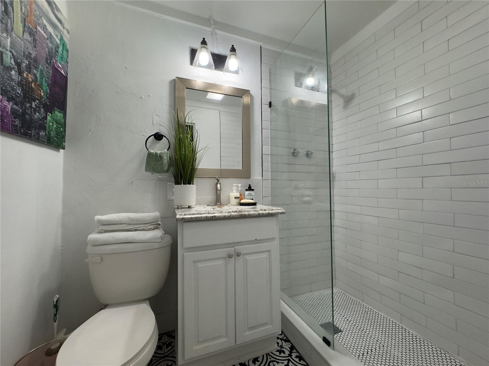 Image 45 of 72 For 609 Azeele Street