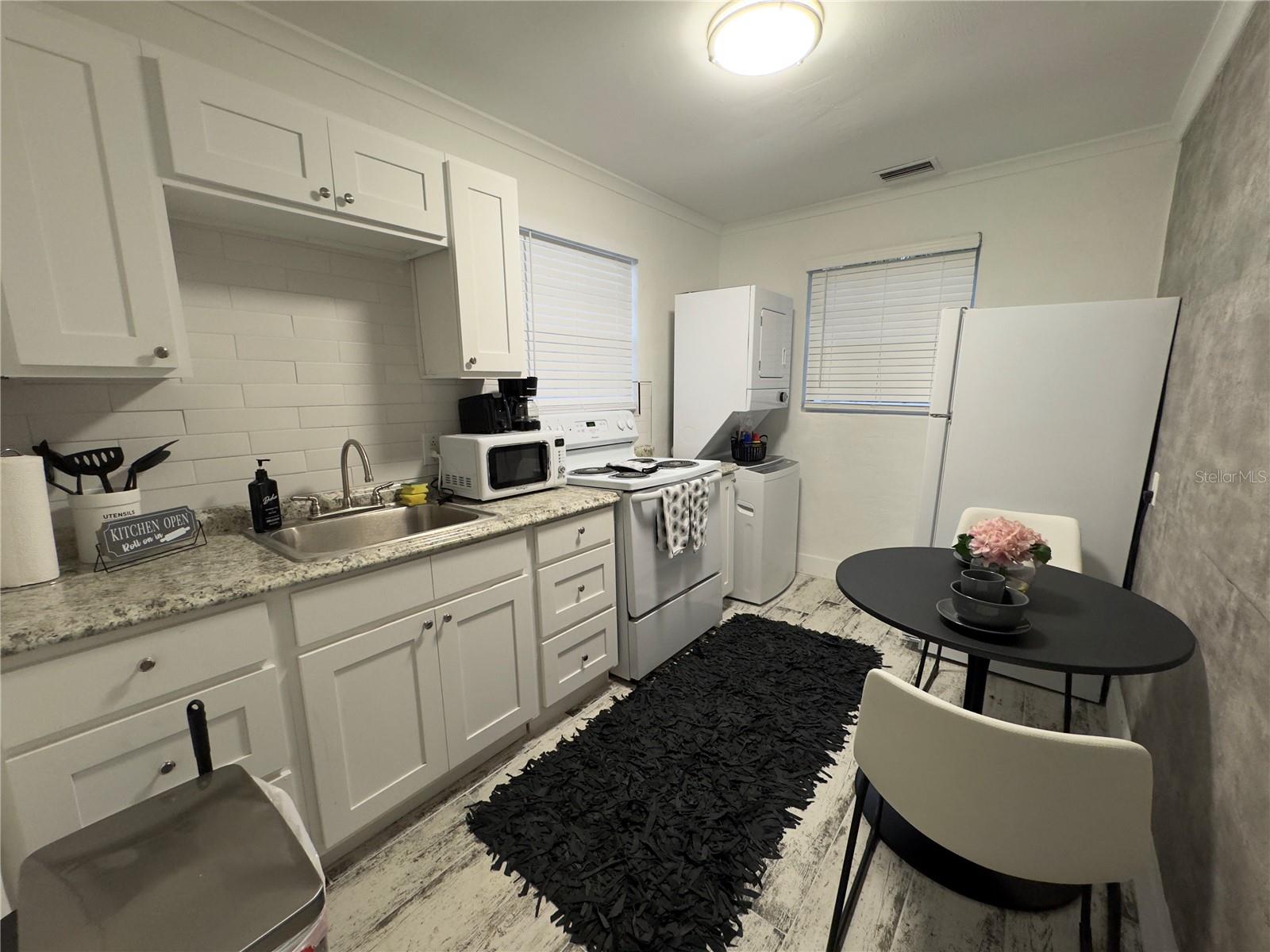 Image 46 of 72 For 609 Azeele Street