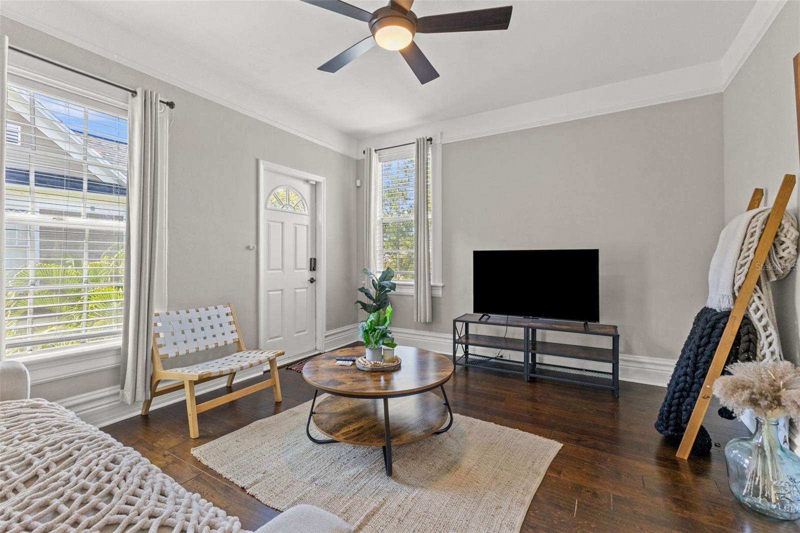 Image 6 of 72 For 609 Azeele Street