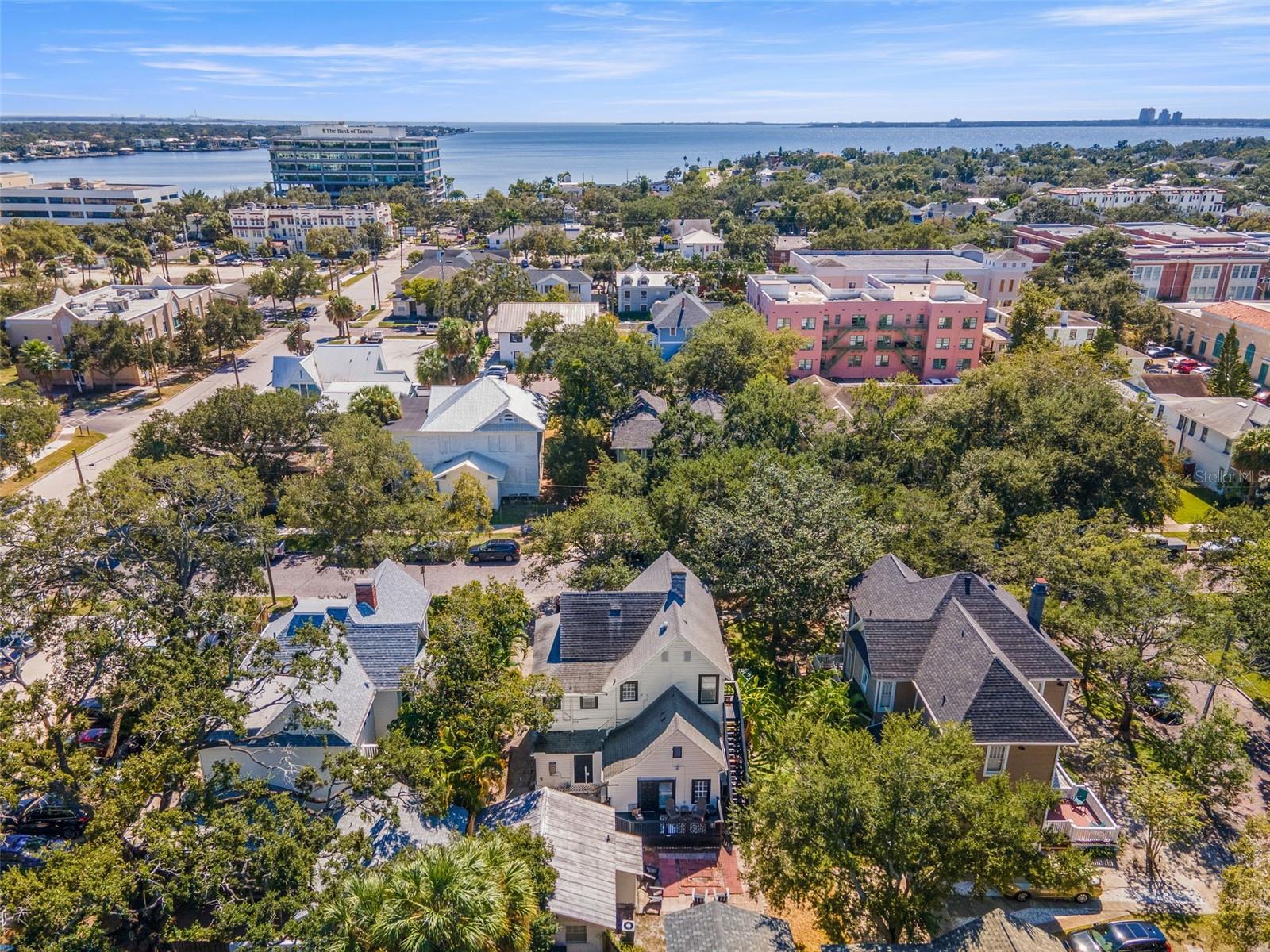 Image 68 of 72 For 609 Azeele Street