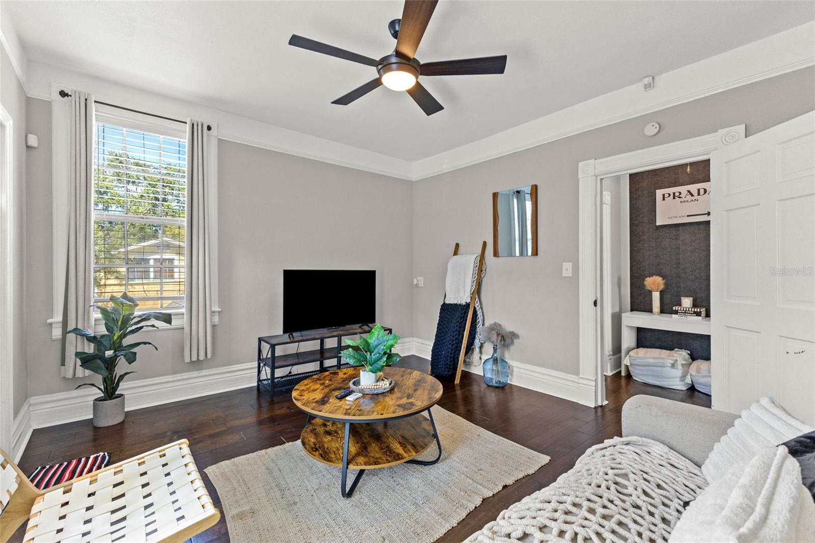 Image 7 of 72 For 609 Azeele Street