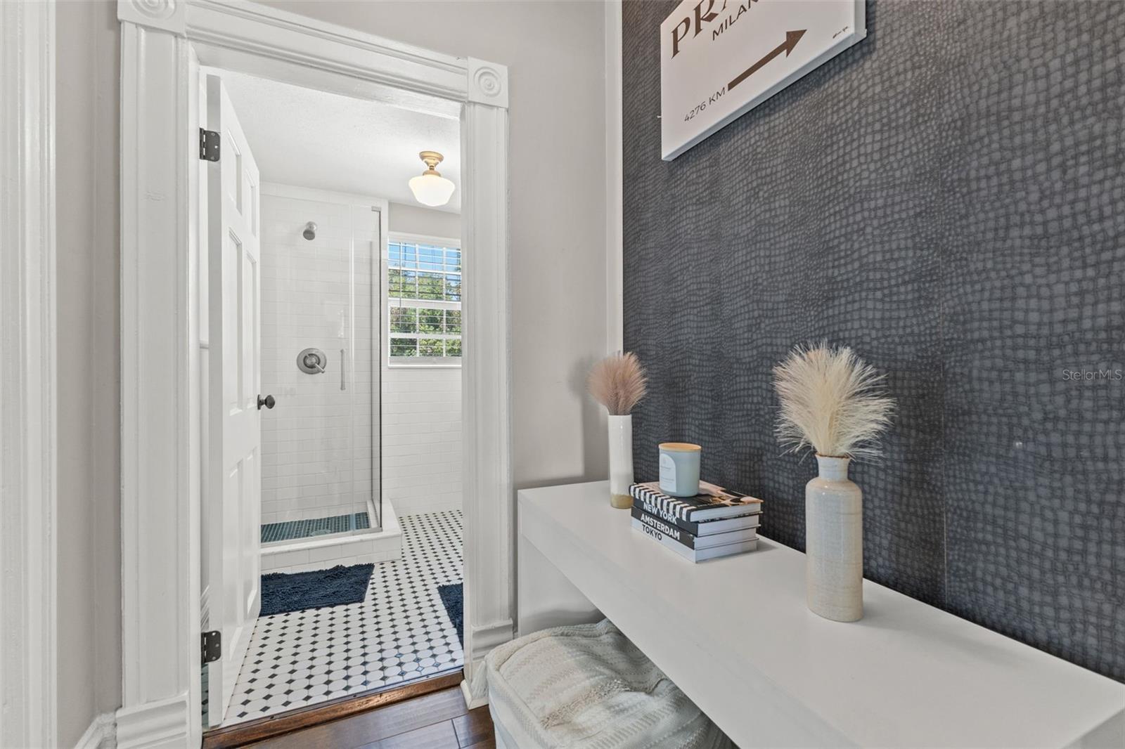 Image 8 of 72 For 609 Azeele Street