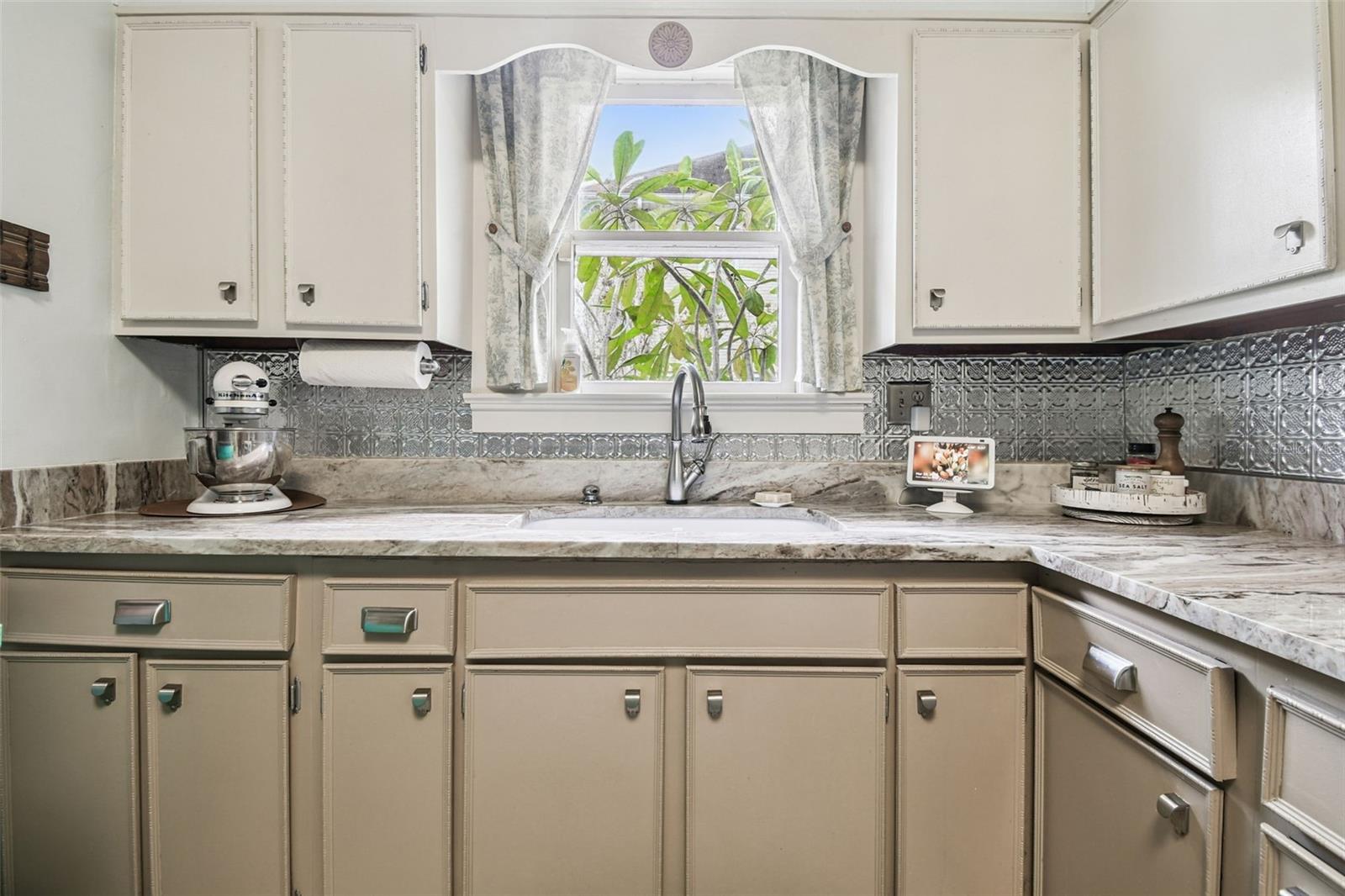 Image 23 of 93 For 708 Warnell Street