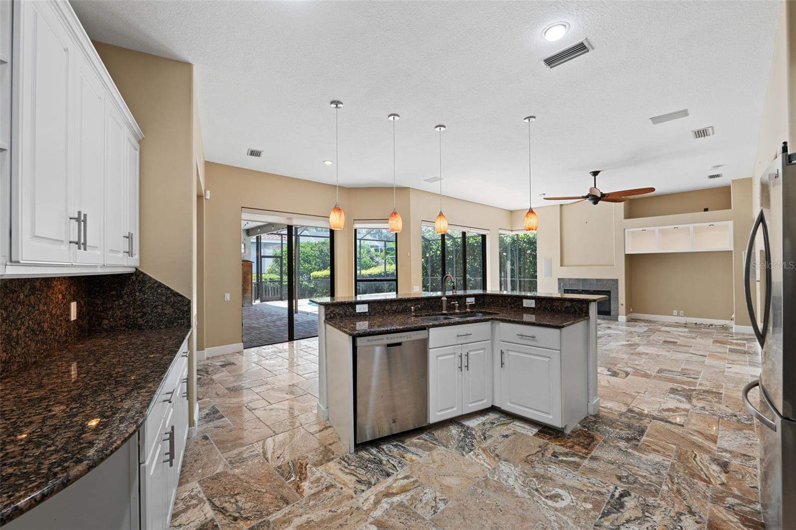 Image 29 of 69 For 5904 Pelican Bay Plaza S