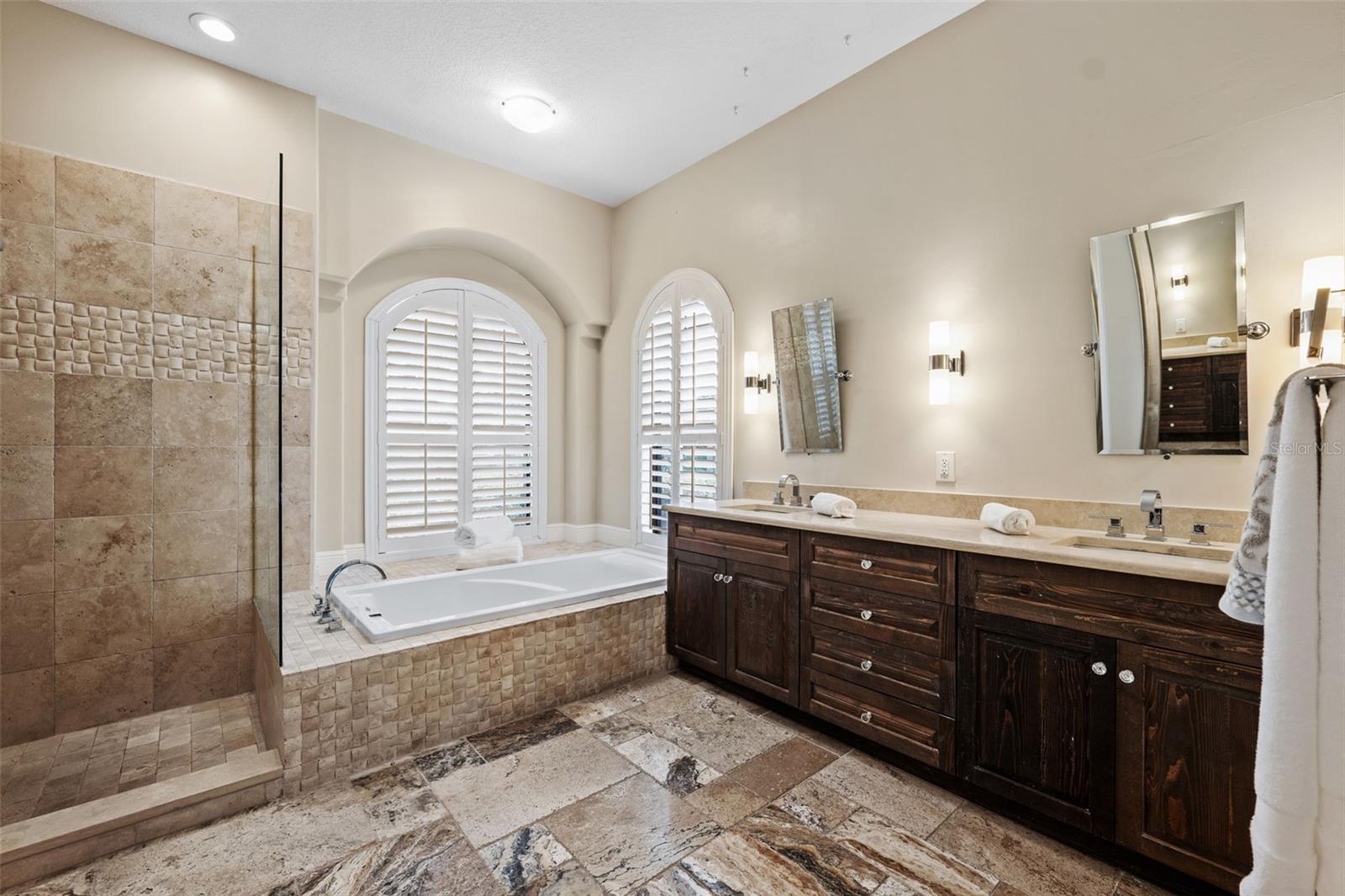 Image 32 of 69 For 5904 Pelican Bay Plaza S