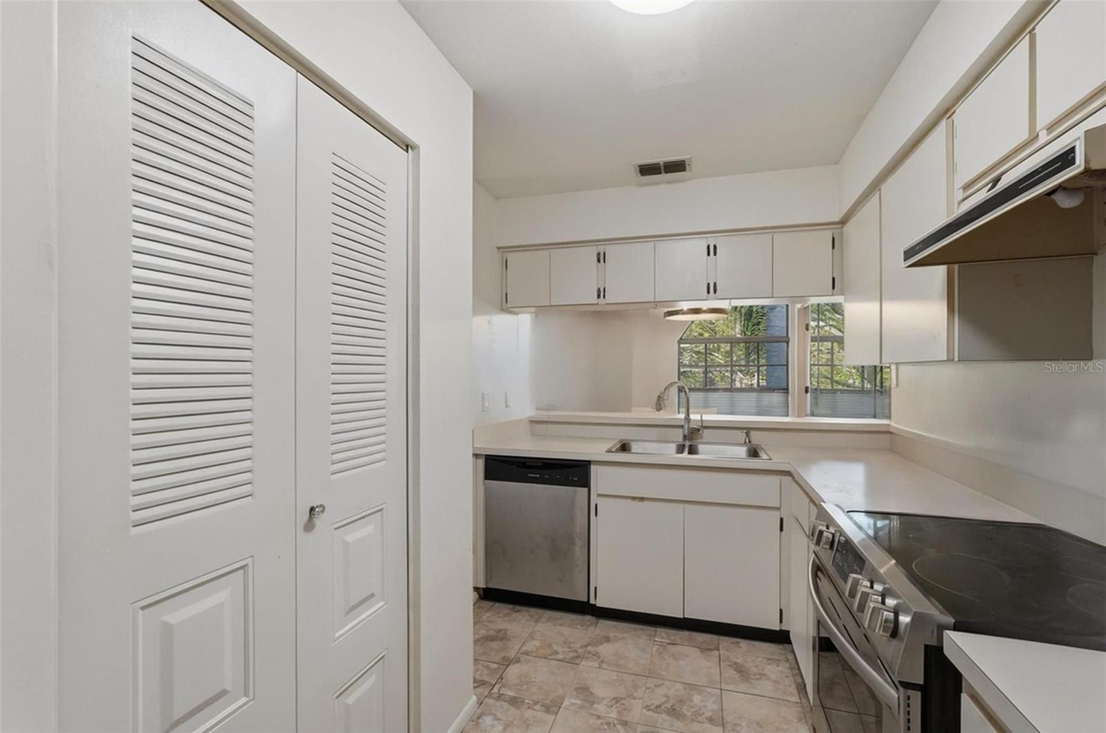 Image 30 of 63 For 3350 Mermoor Drive 1201