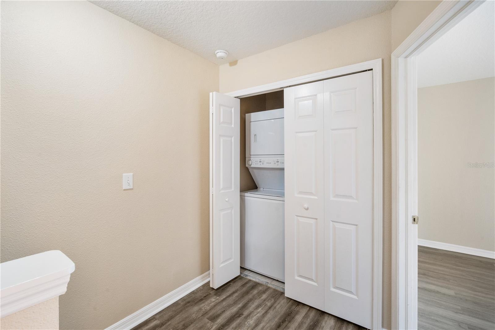 Image 15 of 32 For 12429 Country White Circle