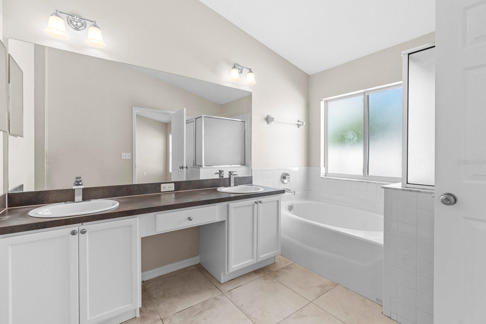 Image 16 of 42 For 2801 Queen Alberta Drive