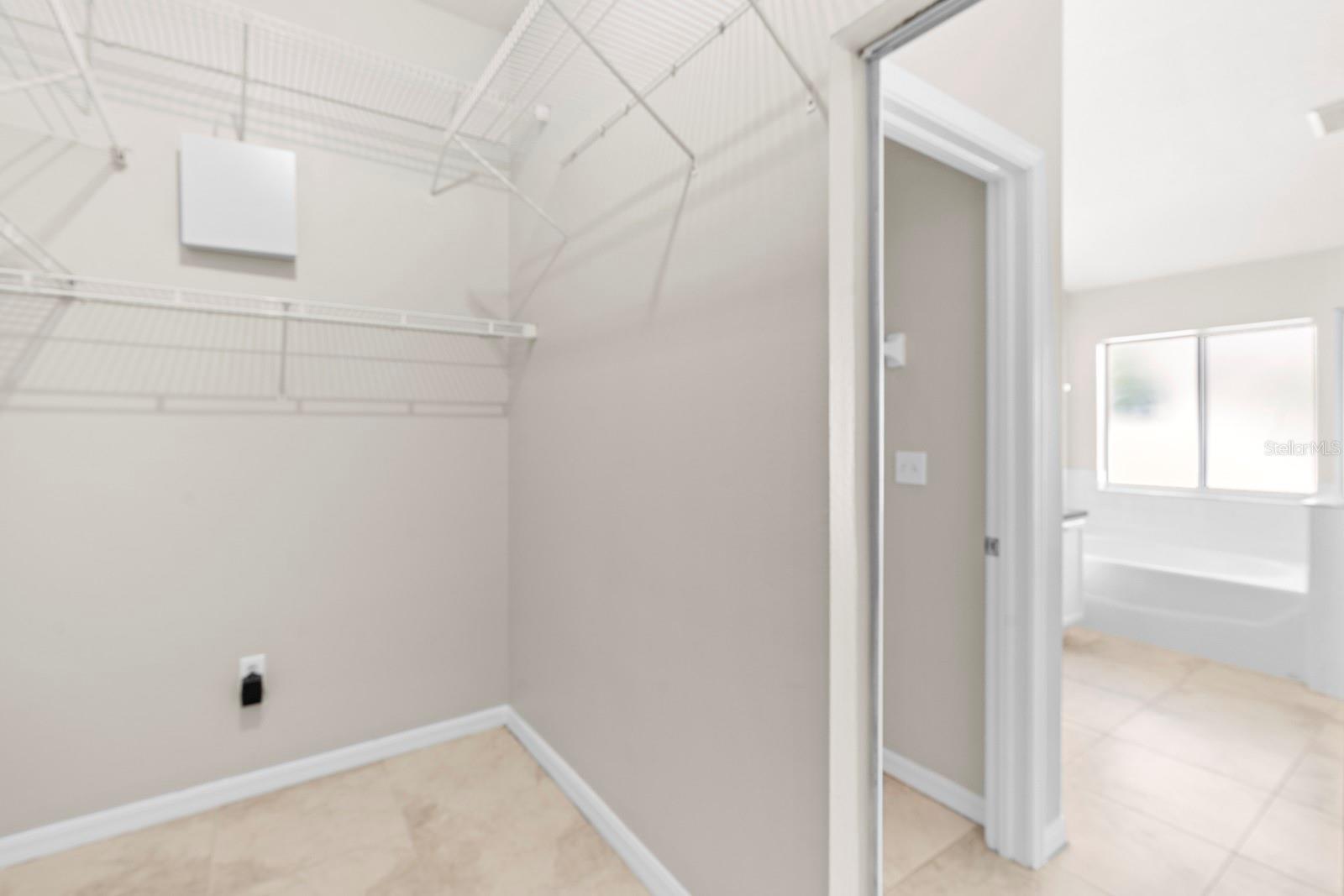 Image 18 of 42 For 2801 Queen Alberta Drive