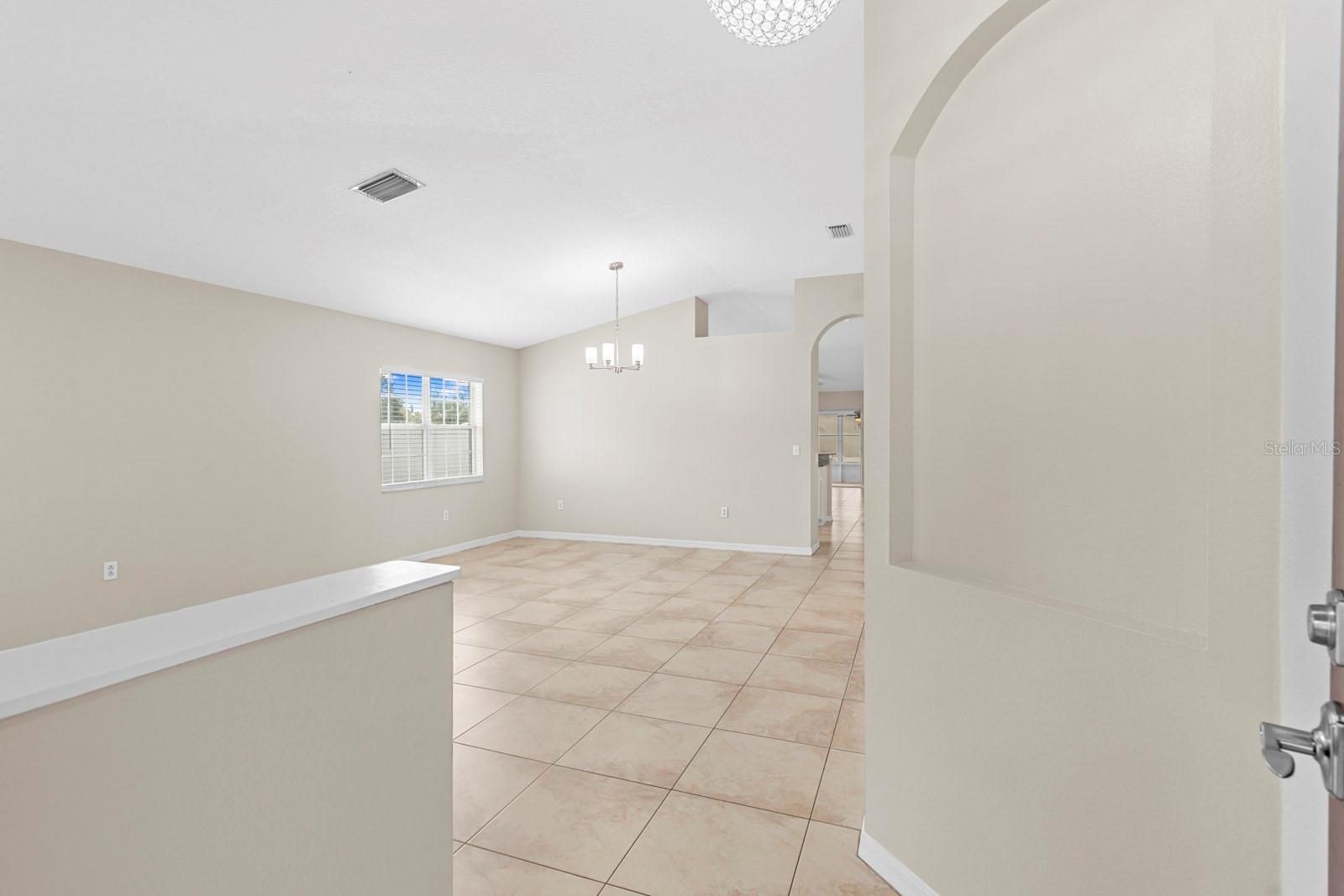 Image 19 of 42 For 2801 Queen Alberta Drive