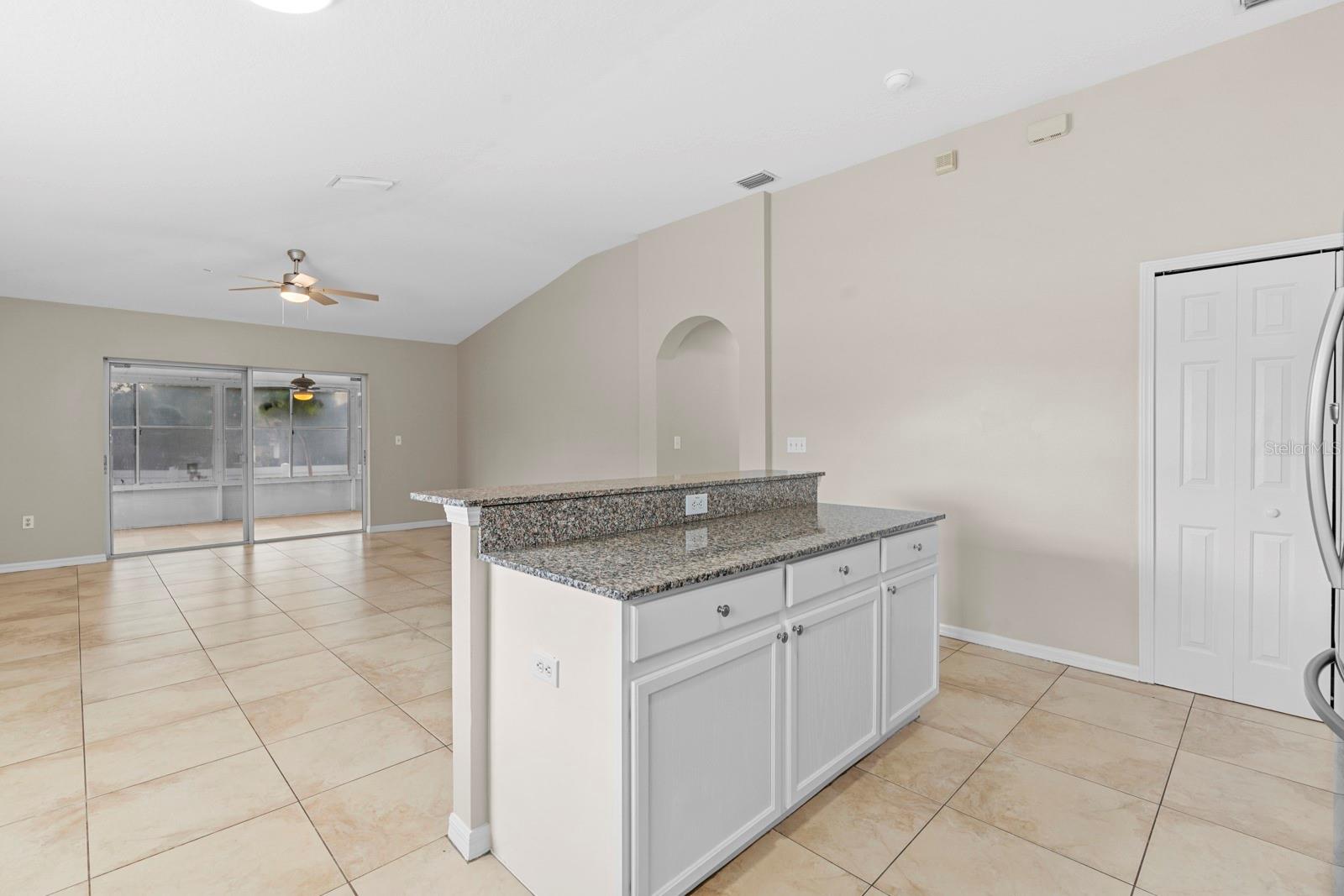 Image 7 of 42 For 2801 Queen Alberta Drive