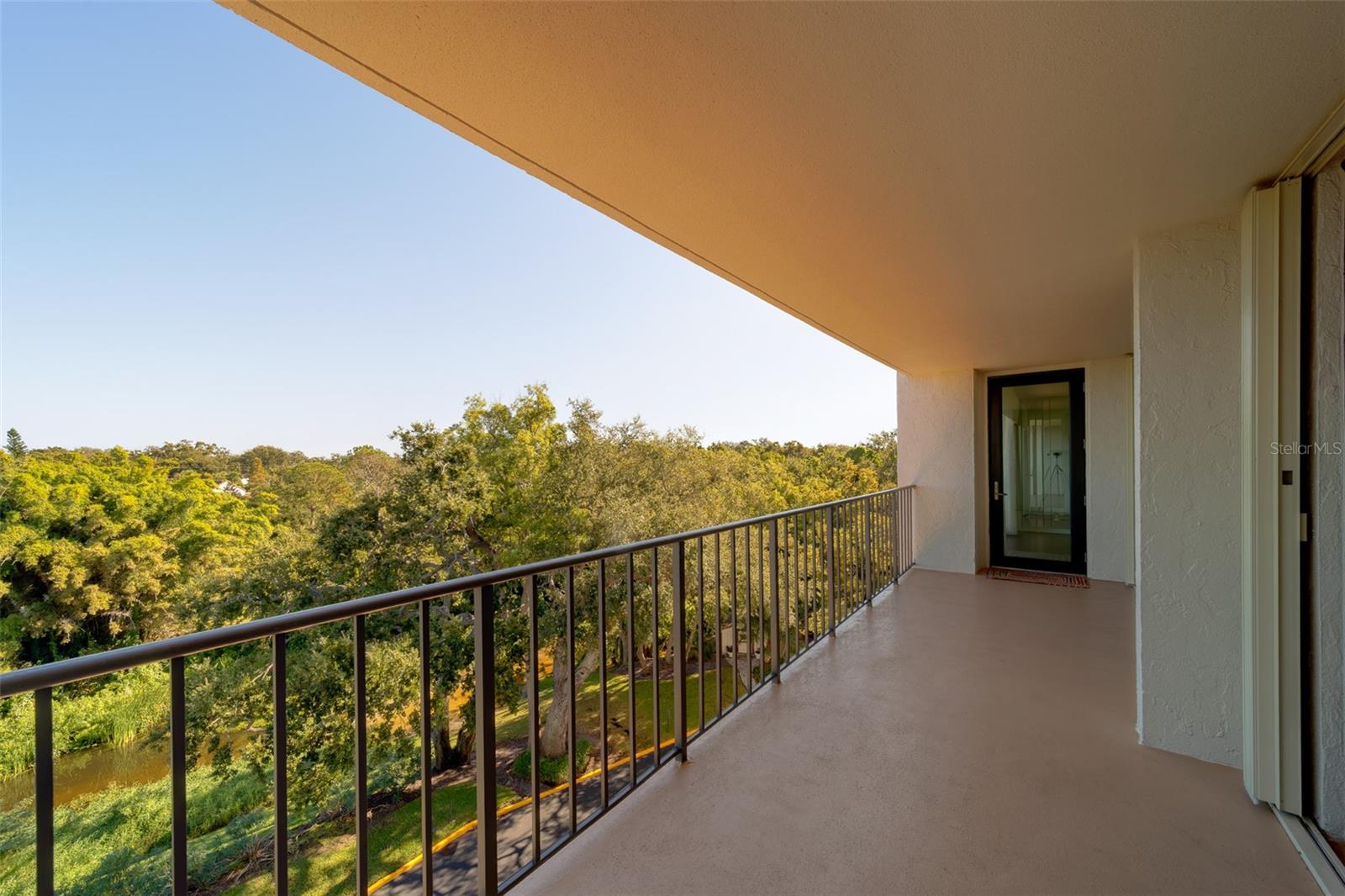 Image 15 of 65 For 220 Belleview Boulevard 504