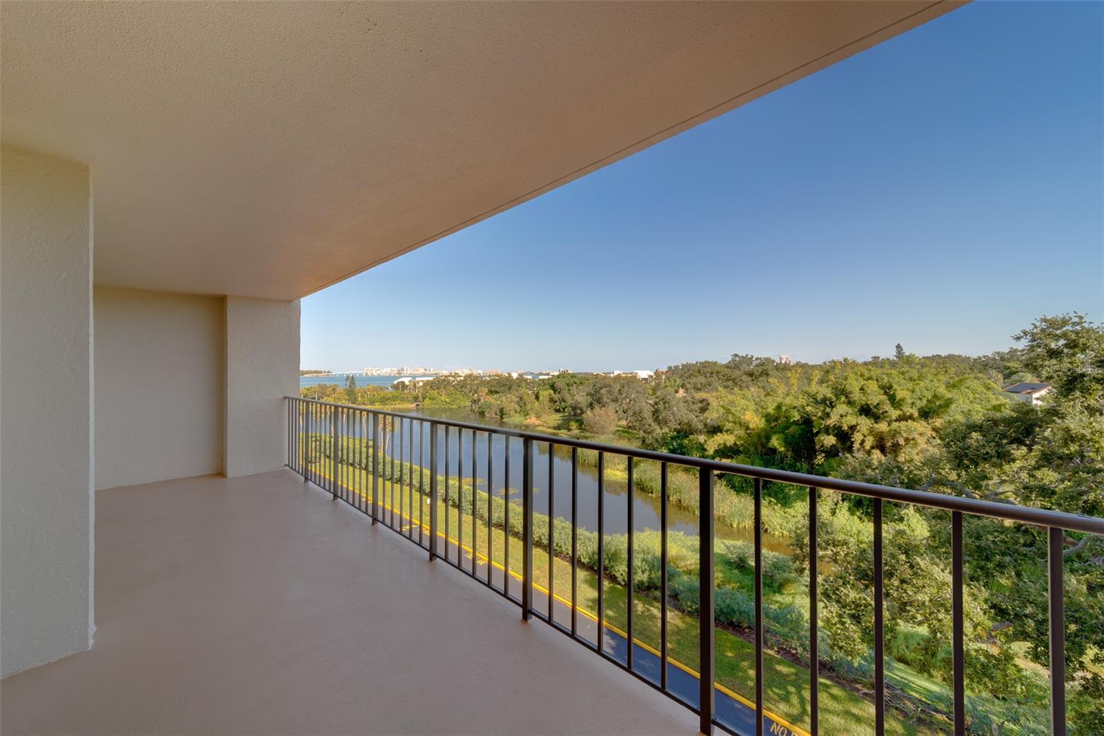 Image 16 of 65 For 220 Belleview Boulevard 504