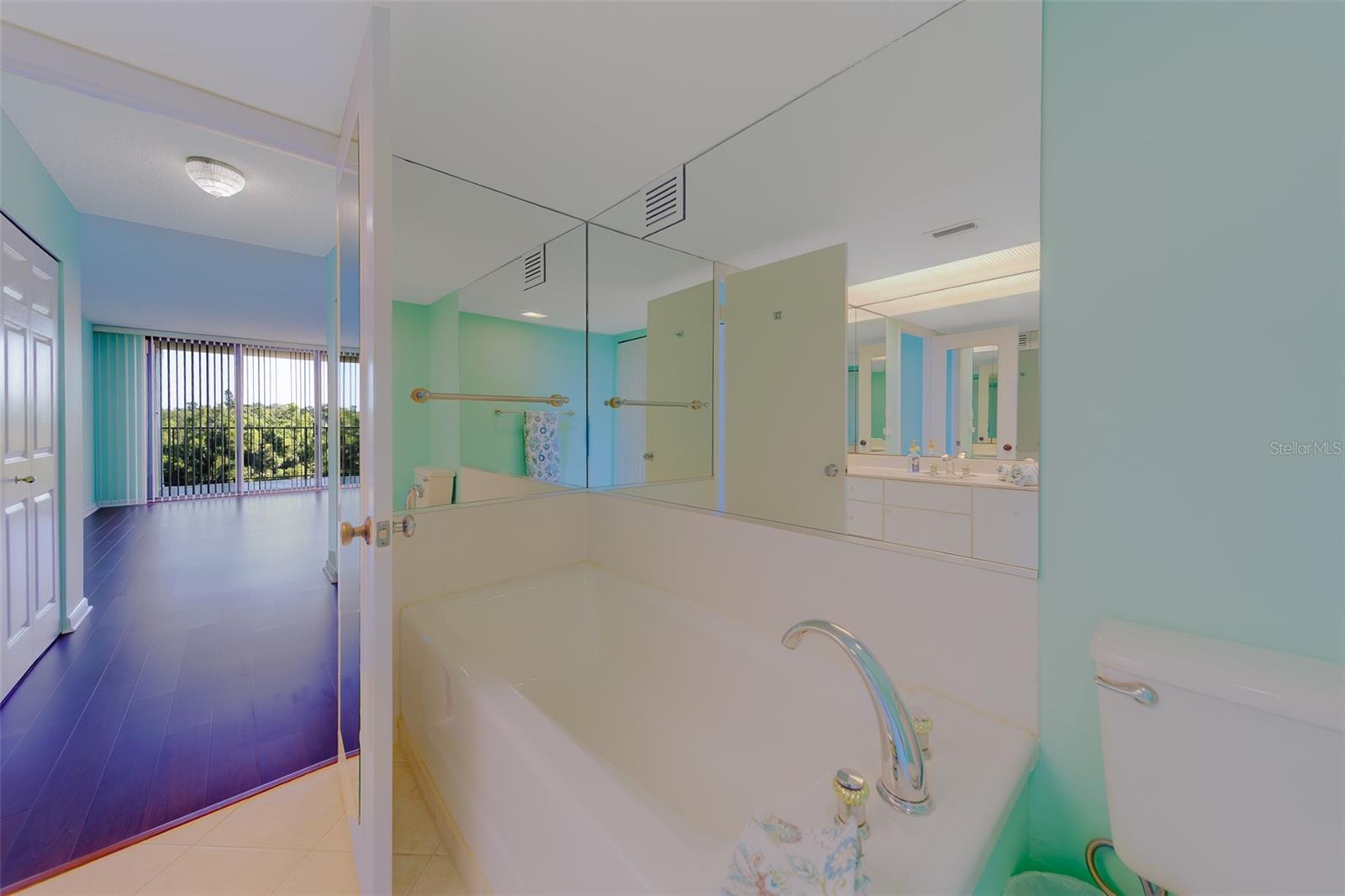 Image 25 of 65 For 220 Belleview Boulevard 504