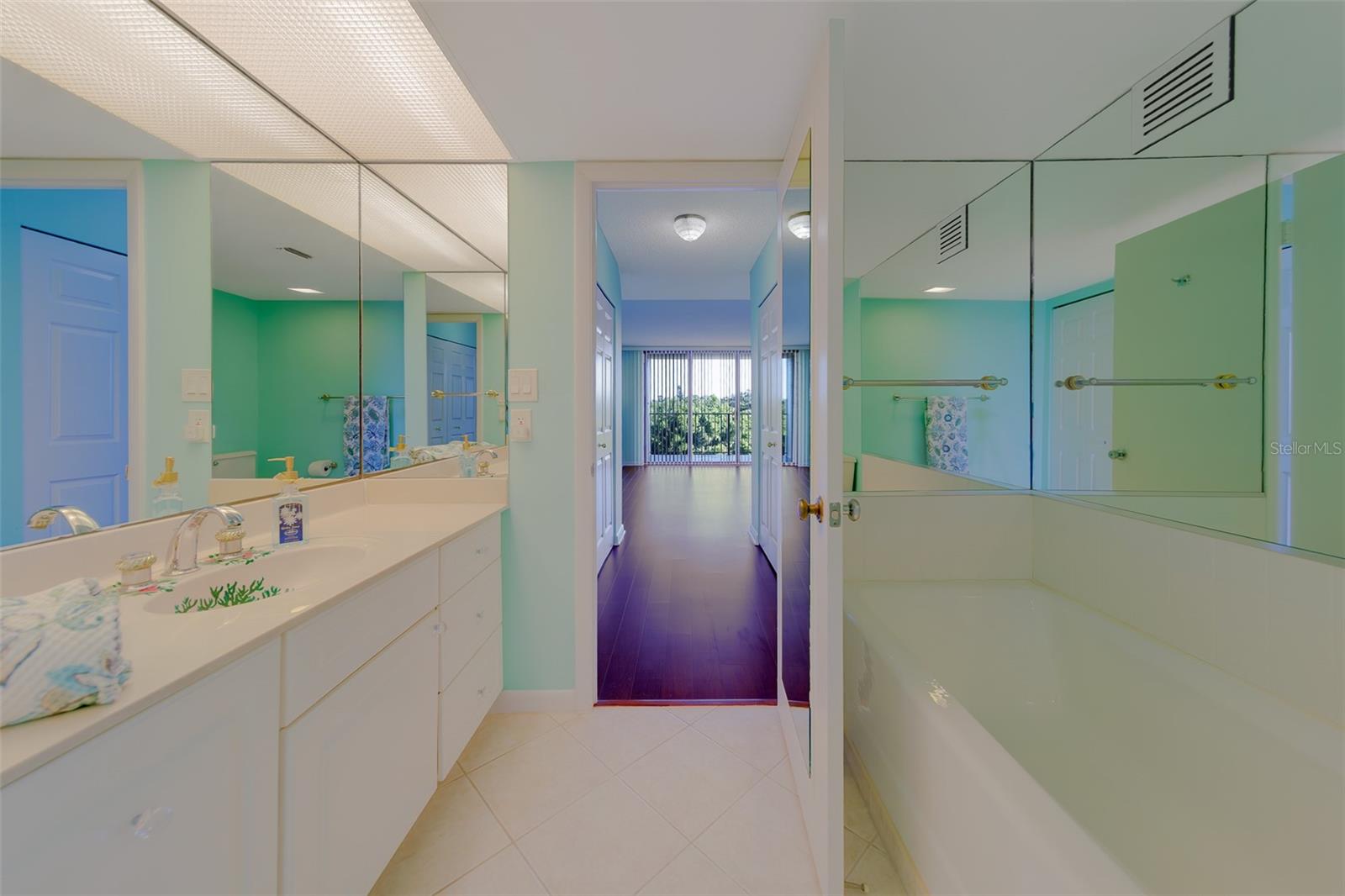 Image 28 of 65 For 220 Belleview Boulevard 504