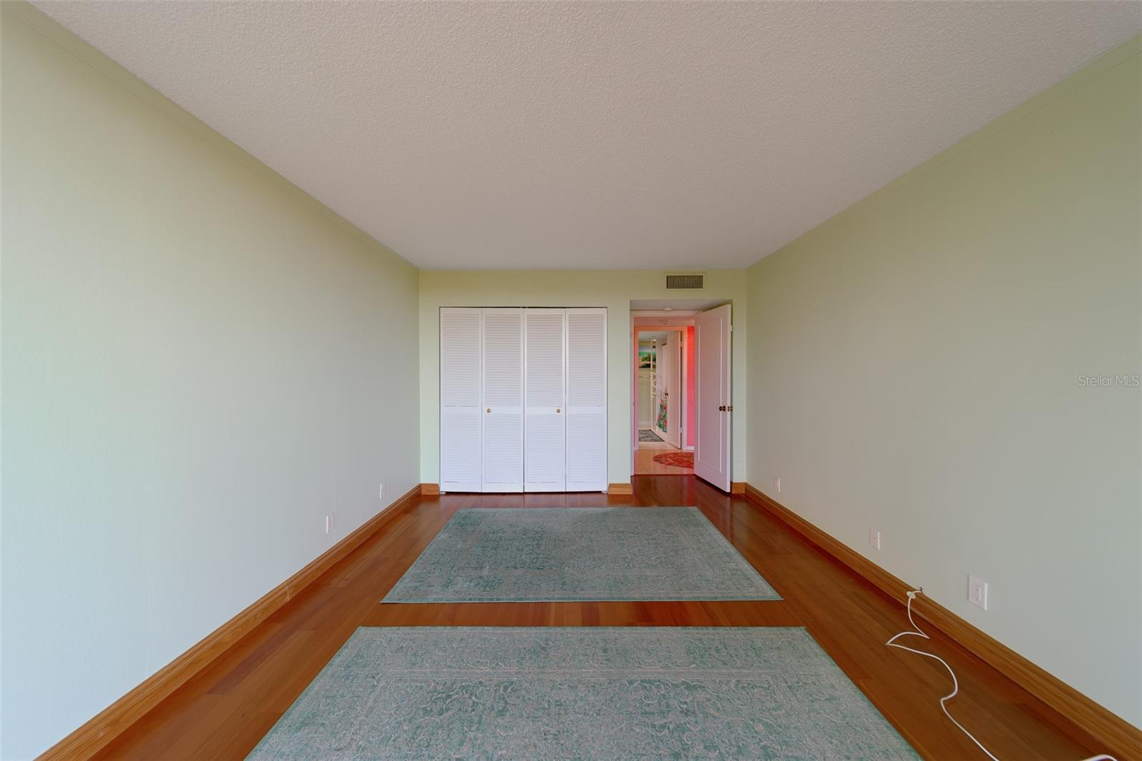Image 30 of 65 For 220 Belleview Boulevard 504