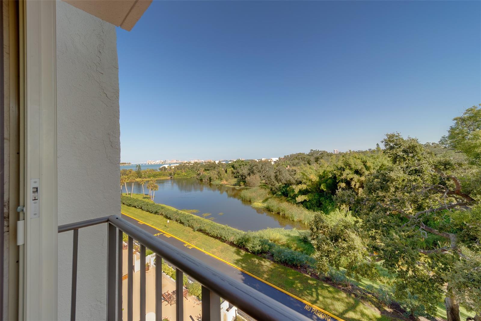 Image 41 of 65 For 220 Belleview Boulevard 504