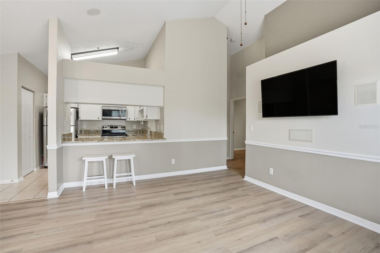 Image 10 of 26 For 3002 Cleveland Street E10