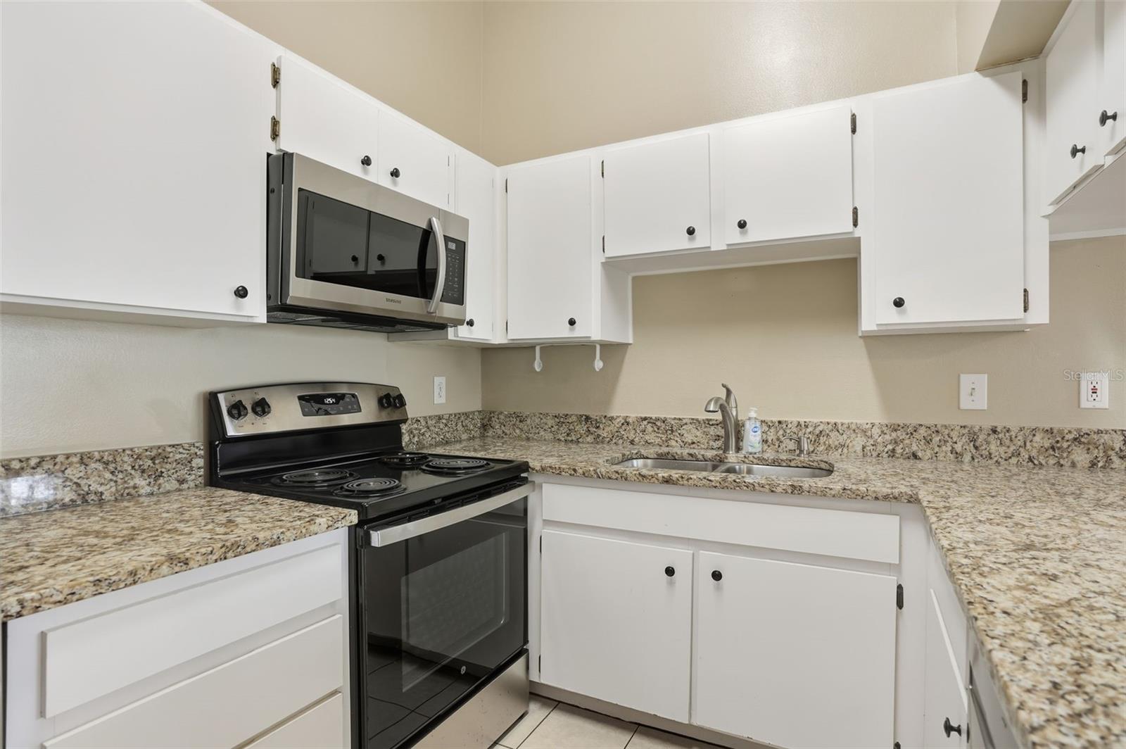 Image 14 of 26 For 3002 Cleveland Street E10