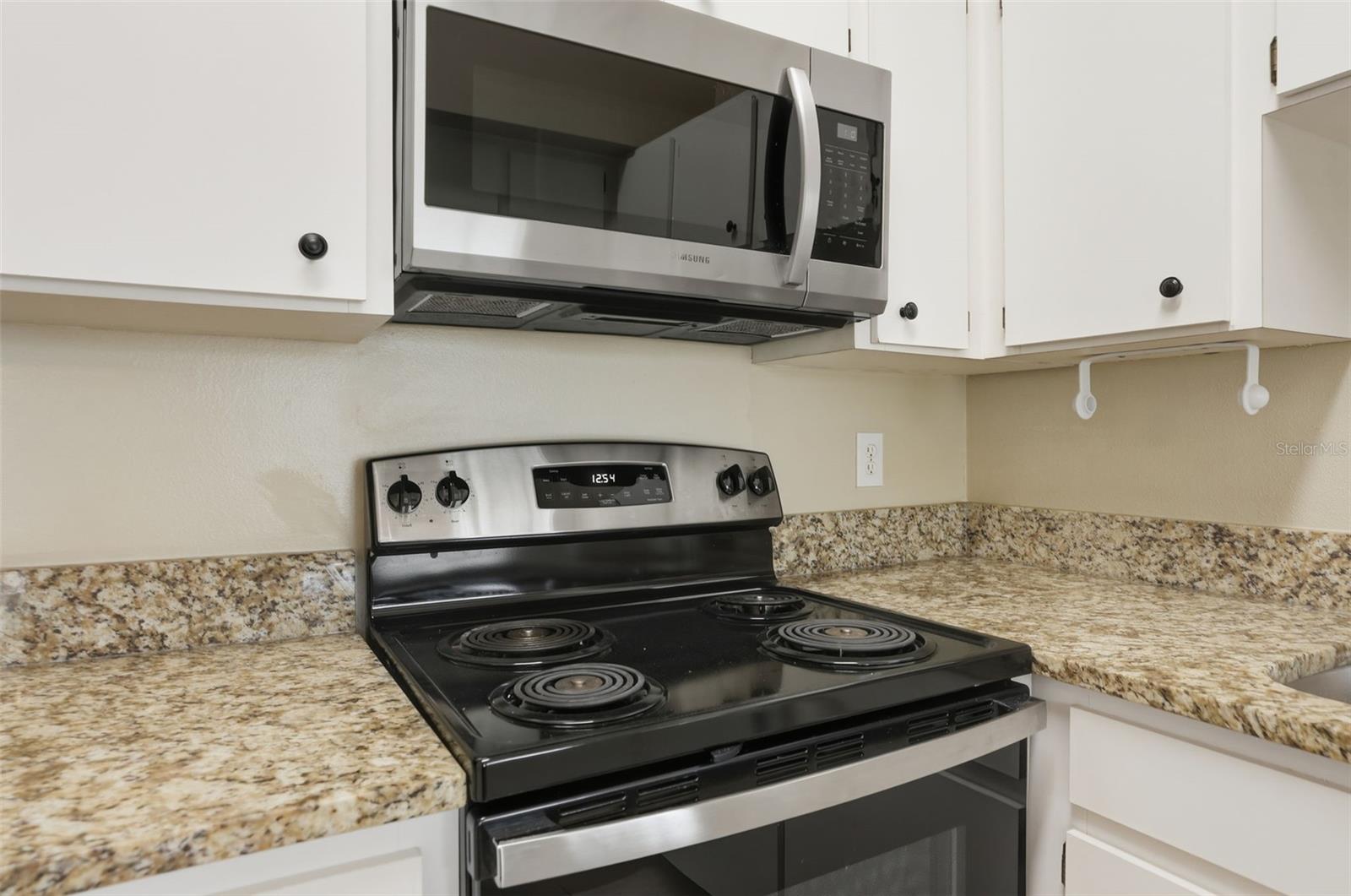 Image 15 of 26 For 3002 Cleveland Street E10