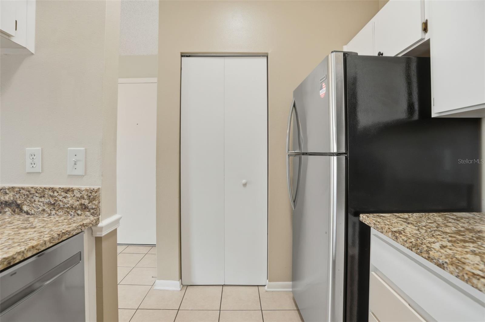 Image 16 of 26 For 3002 Cleveland Street E10