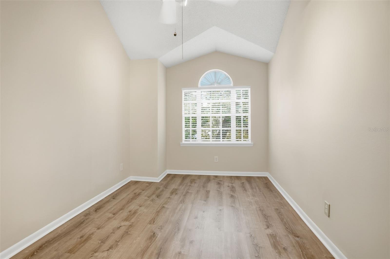 Image 17 of 26 For 3002 Cleveland Street E10