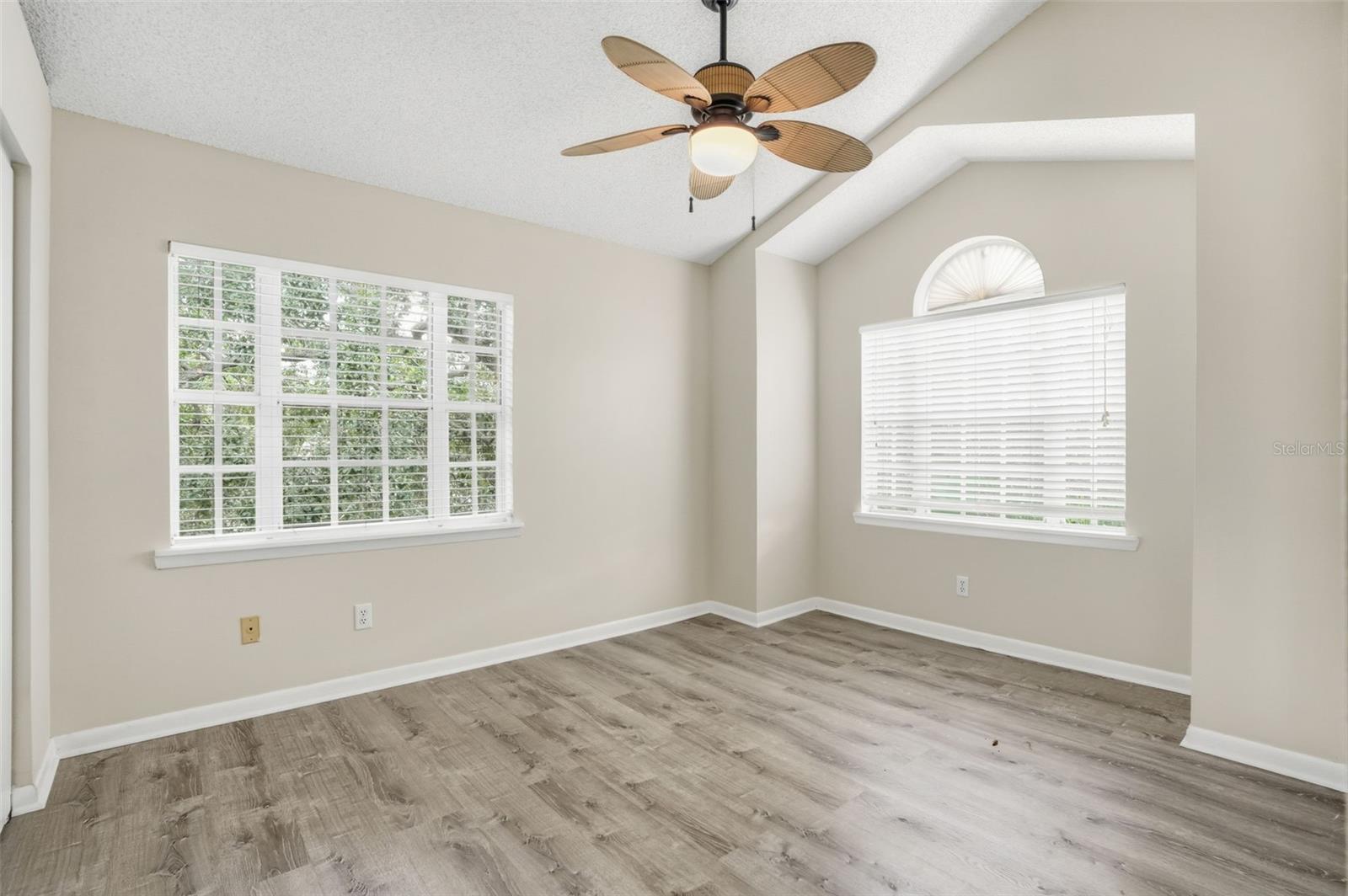 Image 19 of 26 For 3002 Cleveland Street E10