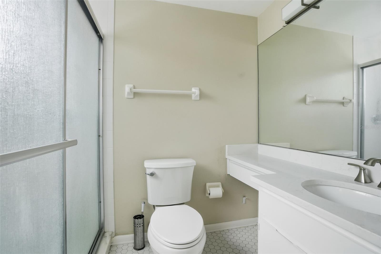 Image 23 of 26 For 3002 Cleveland Street E10