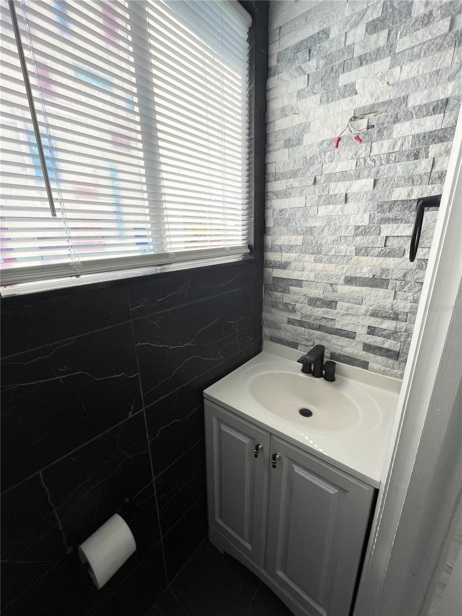 Image 15 of 22 For 3428 Ithaca Street N