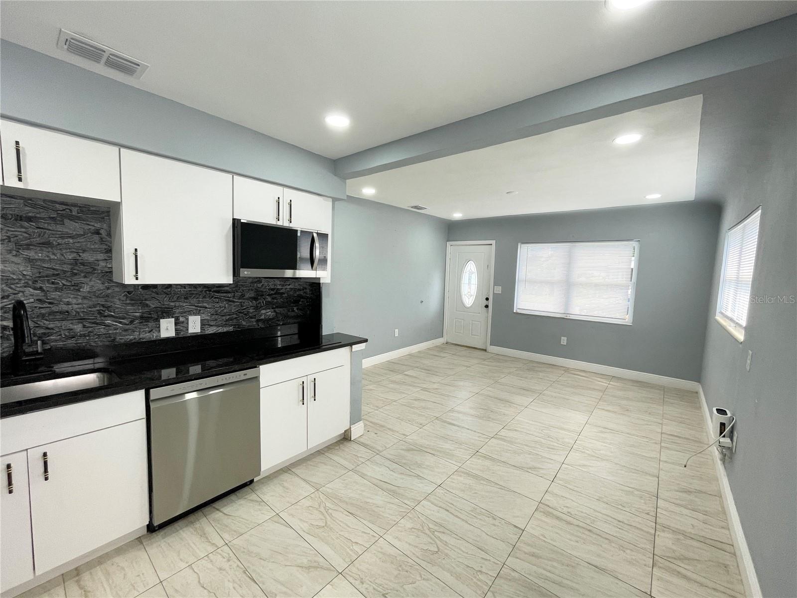 Image 5 of 22 For 3428 Ithaca Street N