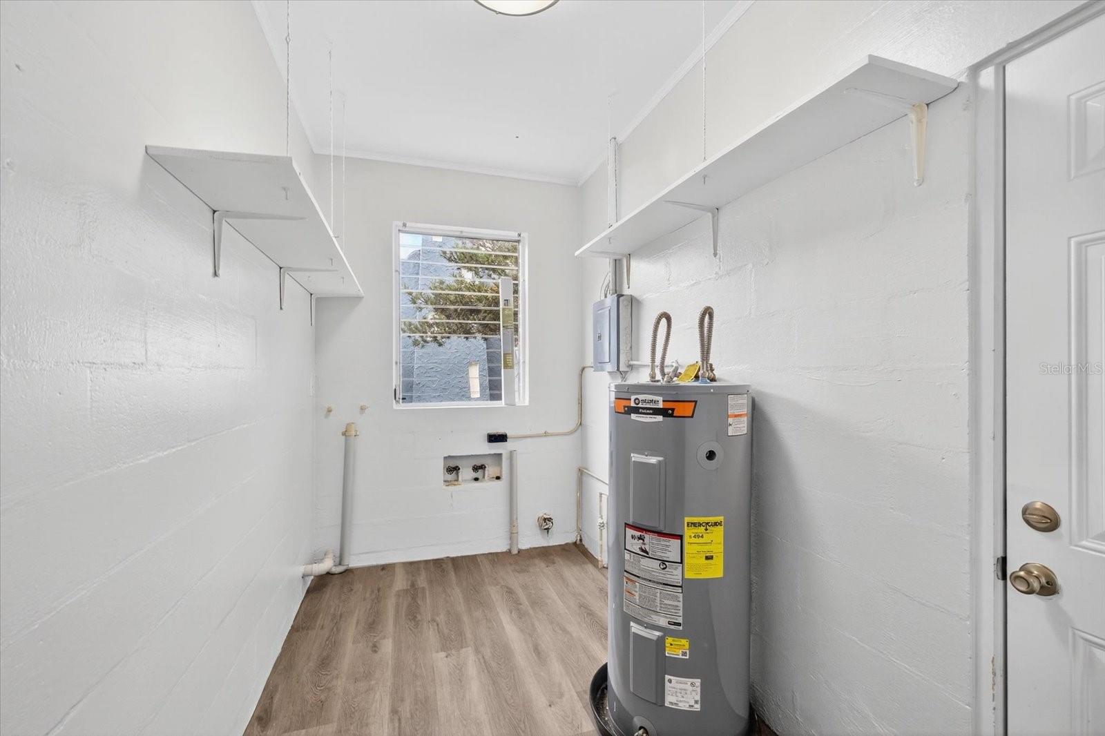 Image 27 of 35 For 318 Carey Place