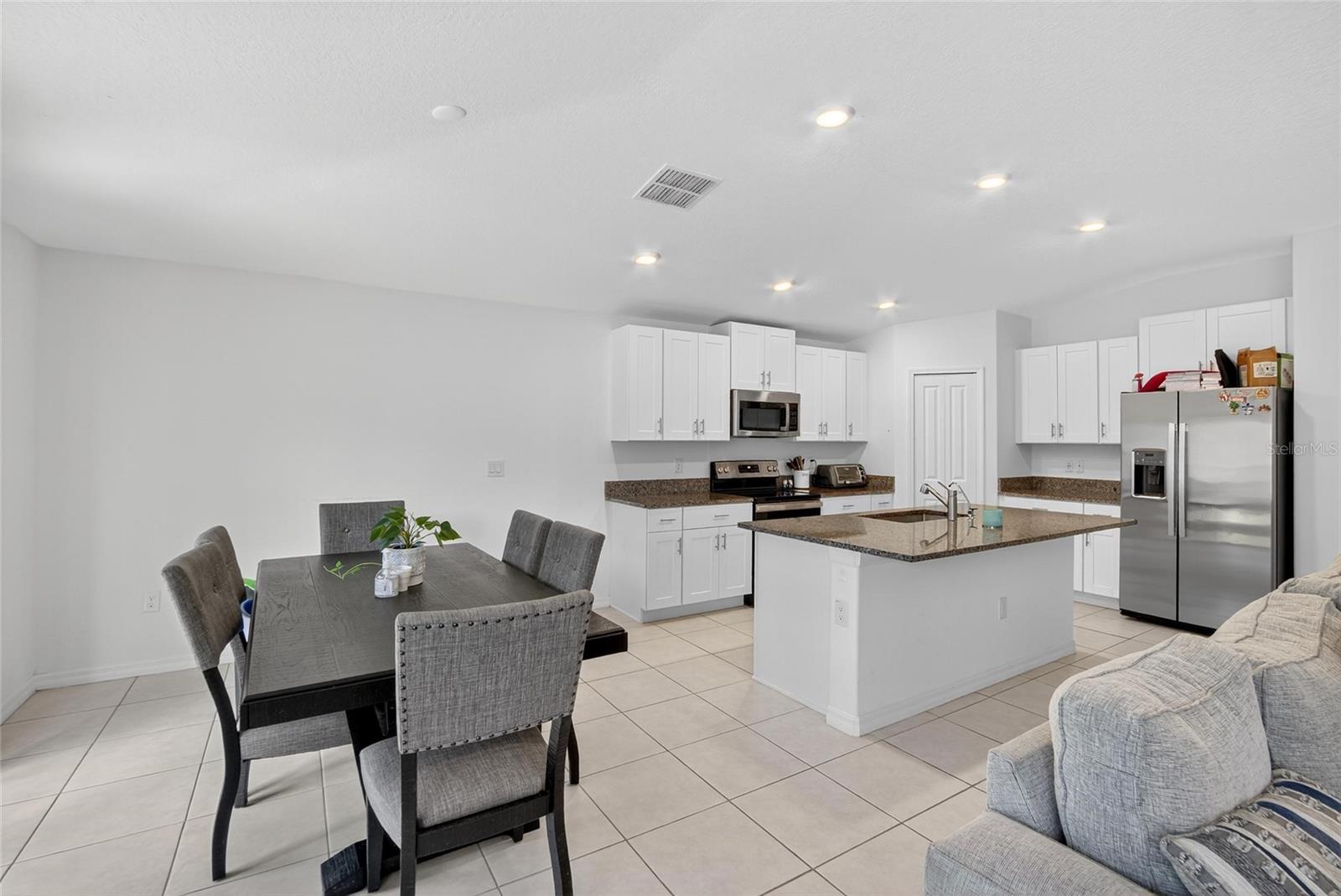 Image 16 of 66 For 1748 Red Loop