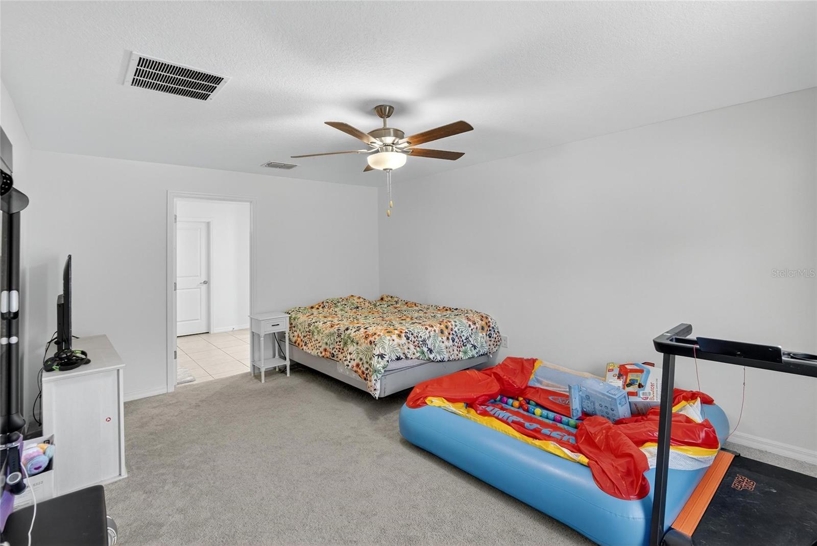 Image 20 of 66 For 1748 Red Loop