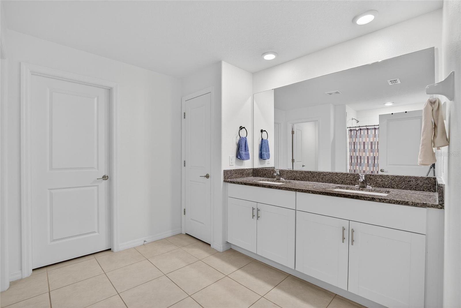 Image 21 of 66 For 1748 Red Loop