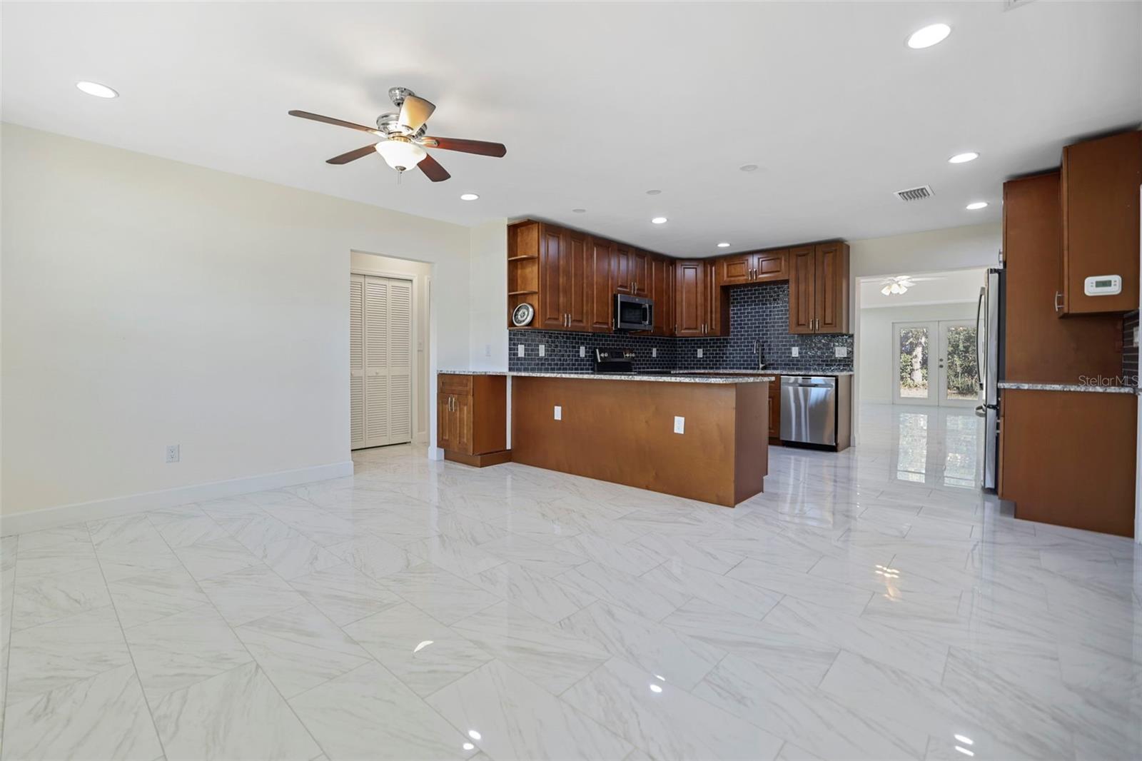 Image 19 of 38 For 2014 Pinehurst Drive