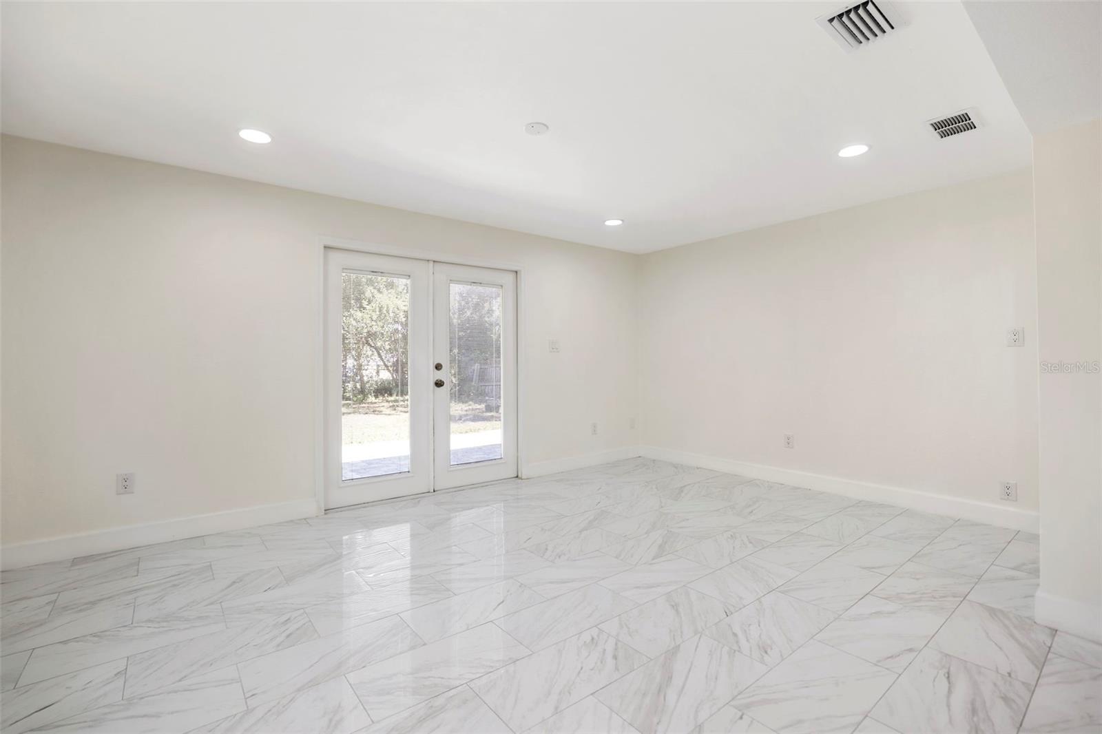 Image 28 of 38 For 2014 Pinehurst Drive