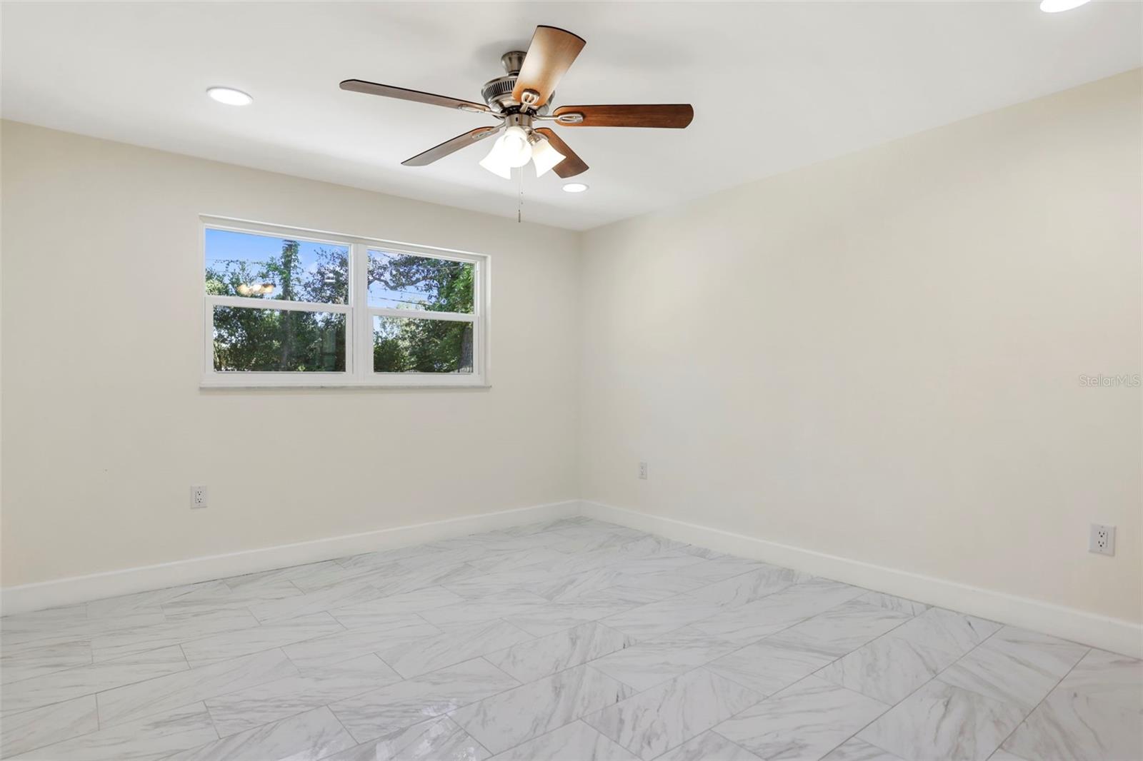 Image 6 of 38 For 2014 Pinehurst Drive