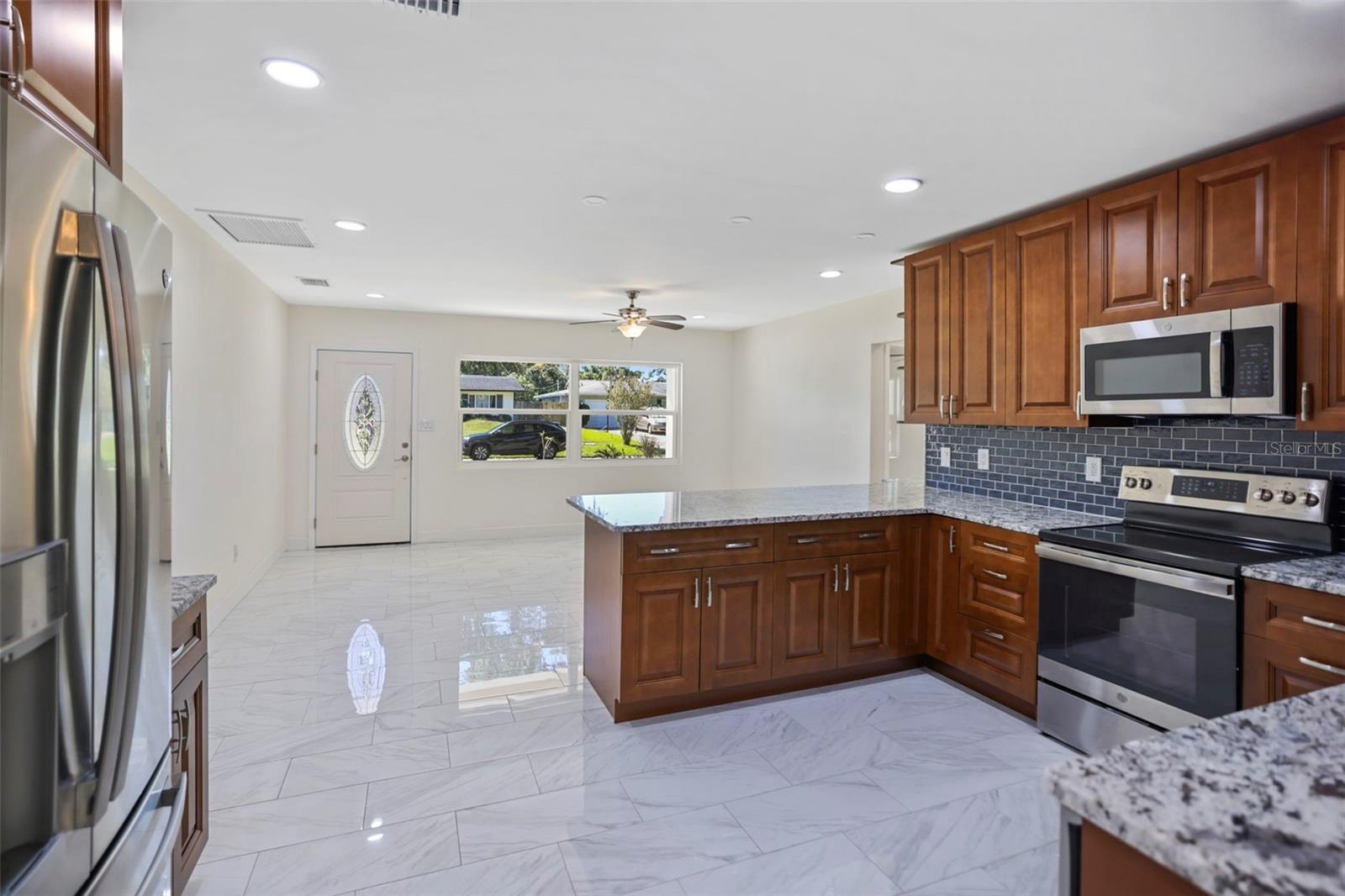 Image 8 of 38 For 2014 Pinehurst Drive