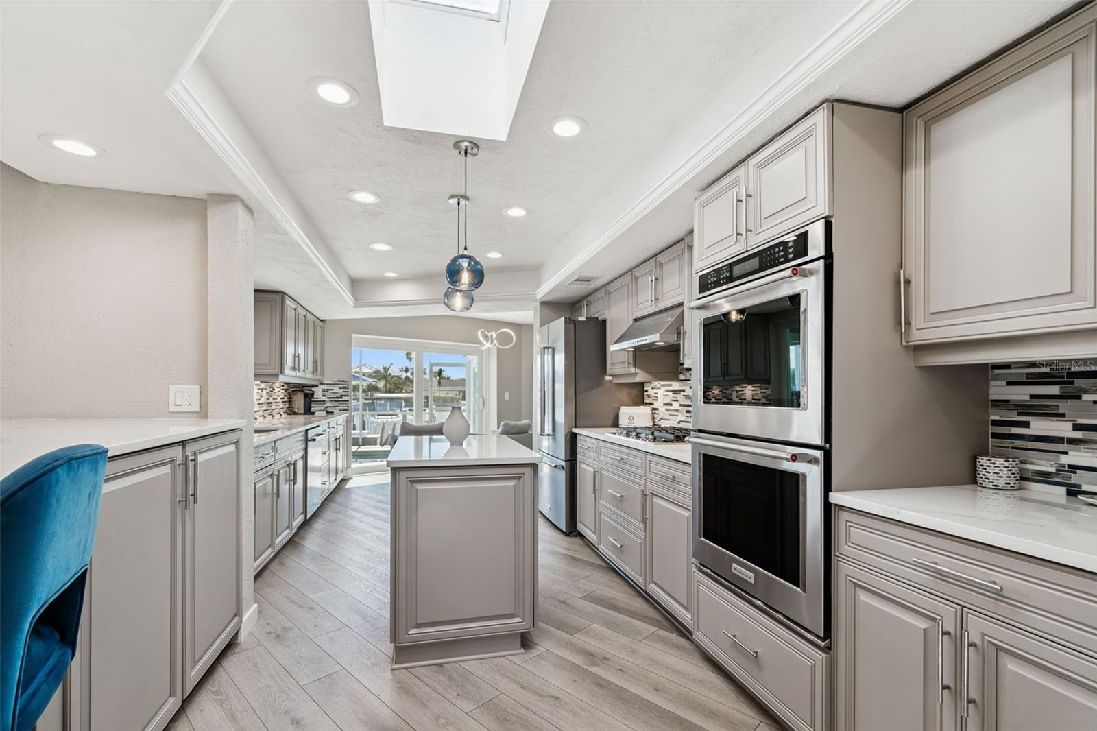 Listing photo id 10 for 320 Belle Isle Avenue