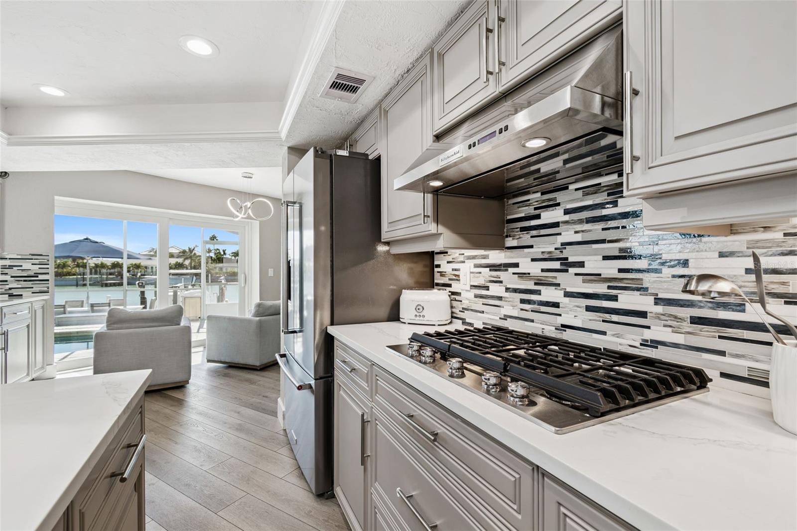 Listing photo id 11 for 320 Belle Isle Avenue
