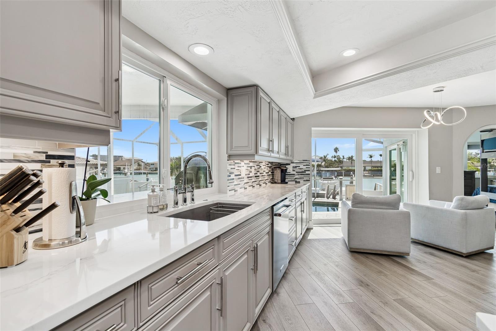 Listing photo id 12 for 320 Belle Isle Avenue