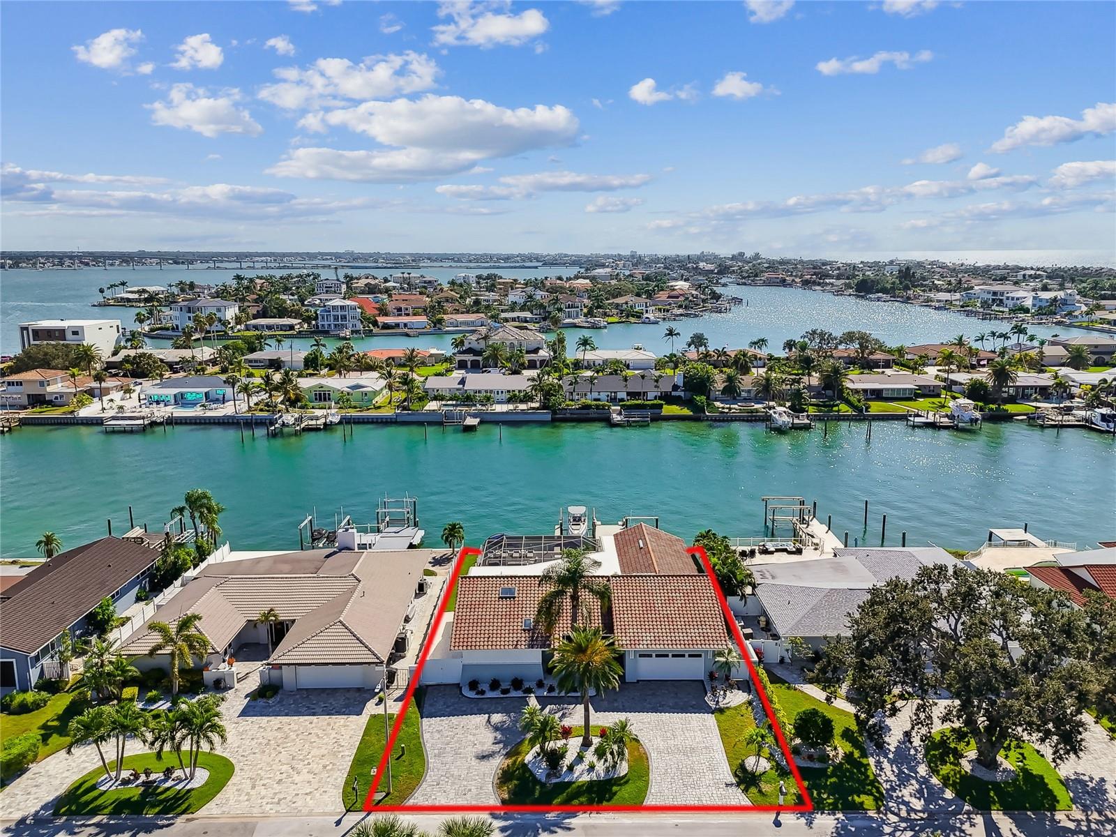 Listing photo id 0 for 320 Belle Isle Avenue