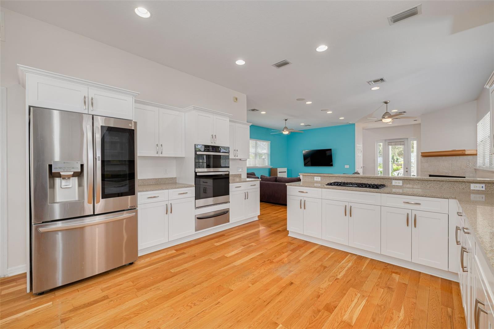 Image 11 of 38 For 859 23rd Avenue N